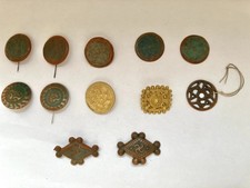 Winterhilfswerk 1941/1942. Kunststoffabzeichen In Verschiedenen Formen