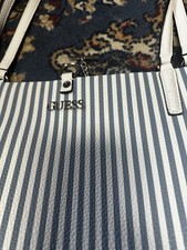 GUESS Damen Schultertasche