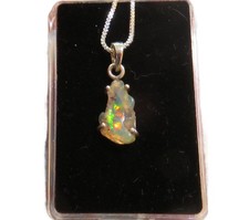 Edel Opal Rohstein Anhänger