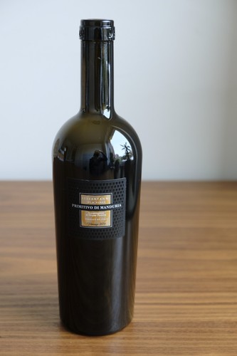 Leere weinflasche primitivo - weinflasche,
