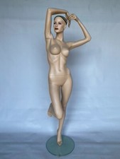 schaufensterpuppe weiblich