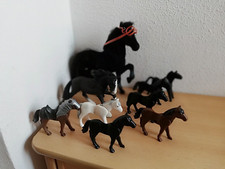 Spielzeug Pferde es sind 9