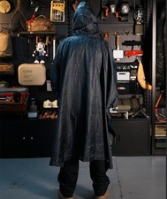 Schwarzes Fahrrad-Regenmantel