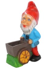 Gartenzwerg mit Karren zum