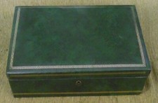 Alte Schatzkiste mit Schloß und mit einem Schlüssel , 24  cm x 16 cm , Höhe 8 cm