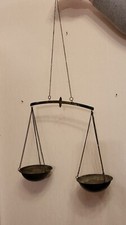 Alte Messingwaage mit Patina