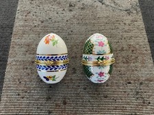  NEUWERTIGE Osterdeko 2 Eier aus Porzellan verziert zum Öffnen in Goldfarben