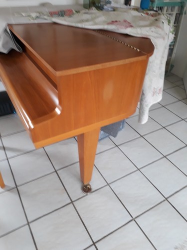 Flügel 130cm nussbaum
