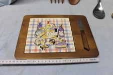 Omas Käsebrett Käse schneiden Brett mit Messer Vintage Küche Büfett gedeckter Ti