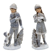 Grau-weiße Winterszene Junge