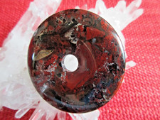 farbintensiver glänzender Brekzien- Jaspis XL-Donut, Größe ca. 50 mm