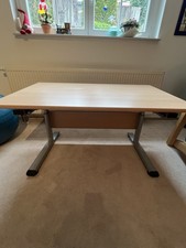 Höhen- und neigungsverstellbarer Kinderschreibtisch der Marke PAIDI