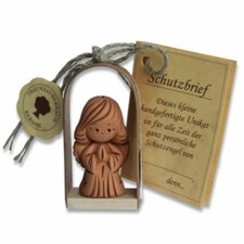 Schutzengel kniend im