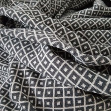 Stoff grau/weiss mit Rauten,   Länge:  2,00 m / 1,60 m breit