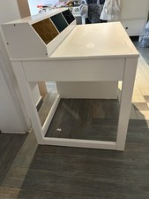 Kinderschreibtisch und Stuhl