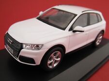 Audi Q5 in weiß Maßstab 1:43