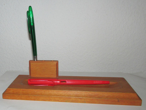 Stifthalter mit ablage - stifthalter,