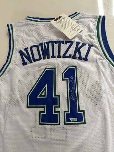 Dirk nowitzki hand - nowitzki,