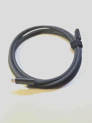 Apple thunderbolt pro - 4,
