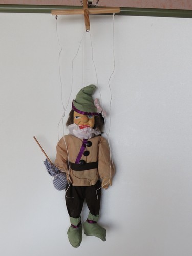 Marionette aus holz - marionette, geschnitzt