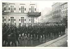 Orig. Foto Polizei mit Tschako