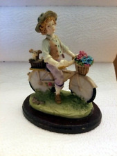 sehr schöne Dekofigur Junge auf Fahrrad mit Hund auf Holzsockel 14x12cm