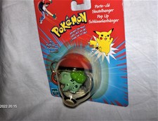 Pokemon-Pokeball mit Figur