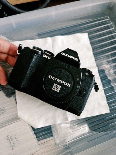Wie neu d e - ​[wie, om-d