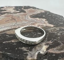 Silberring 925 mit synthetischen Zirkonia, moderner Designring, Größe 54