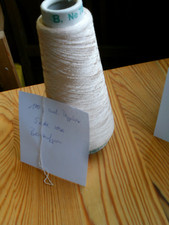 100 % Seide als Beilaufgarn, rosa, 100 g incl. Pappkone