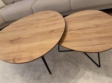 Zwei Kleine Couchtische, 2 Jahre alt, Holz mit schwarzen Beinen,leichte Kratzer