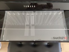 Original Swatch Schaukasten Vitrine für 12 Armbanduhren + 2 Flex Uhrenaufhänger 