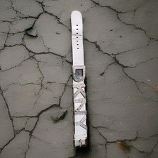 ? Ultimate Statement: DKNY Damen-Uhr mit ikonischem, funkelndem Strass-Logo – 