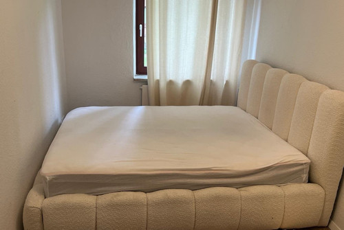 Beiger bettrahmen mit - beiger,