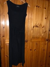 Verkaufe ein schwarzes Kleid