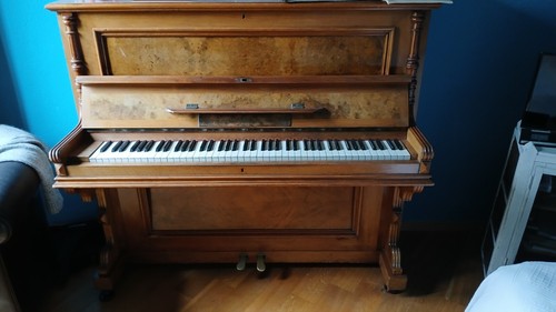 Schönes altes klavier - altes,