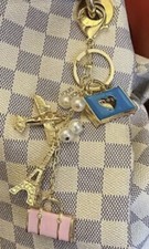 SCHLÜSSELANHÄNGER FÜR FLUGBEGLEITER EIFFELTURM PERLEN STRASS TASCHENSCHMUCK