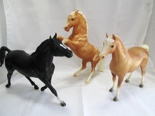 Breyer usa horse figurines - horse,