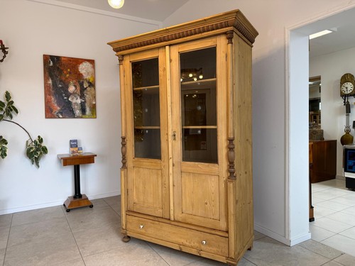 Vitrinenschrank aus der - , epoche