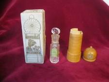 Leerer Glas-Flacon in Holz