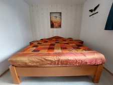 ⭐Doppelbett 1,80 x 2 m, Vollholz kpl mit Matratzen + Lattenrosten +Nachtkästchen
