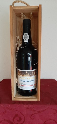 Holzkiste mit flasche - mit, 1