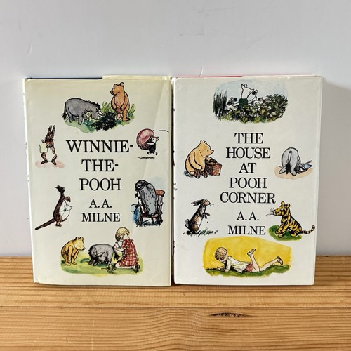 Vintage winnie the pooh - pooh, books