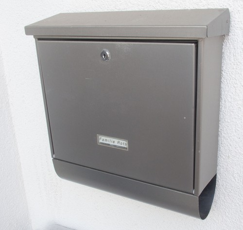 Großer briefkasten mit - briefkasten,