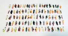 100x Reisende Figuren Spur N 1:160 BEMALT Modellbahn stehende Passagiere NEU