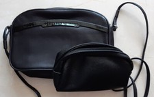 Zwei schwarze Taschen, Handtasche, Kunstleder, Reißverschluss