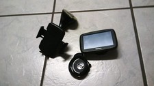TomTom Navigationsgerät  mit Halterung  (Ersatzteil, ungeprüft, defekt)