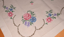 Alte Leinen Tischdecke Tafeltuch handbestickt bunte Stickerei 153 x 145 cm 13658