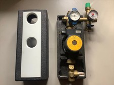 Grundfos Solarpumpe 25-60 / 180 mm mit Sicherheitsventil, Thermo- und Manometer