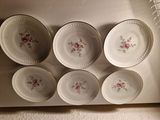 12 kleine Teller mit Blumenmuster 12 cm Durchmesser mit Goldrand , russisch